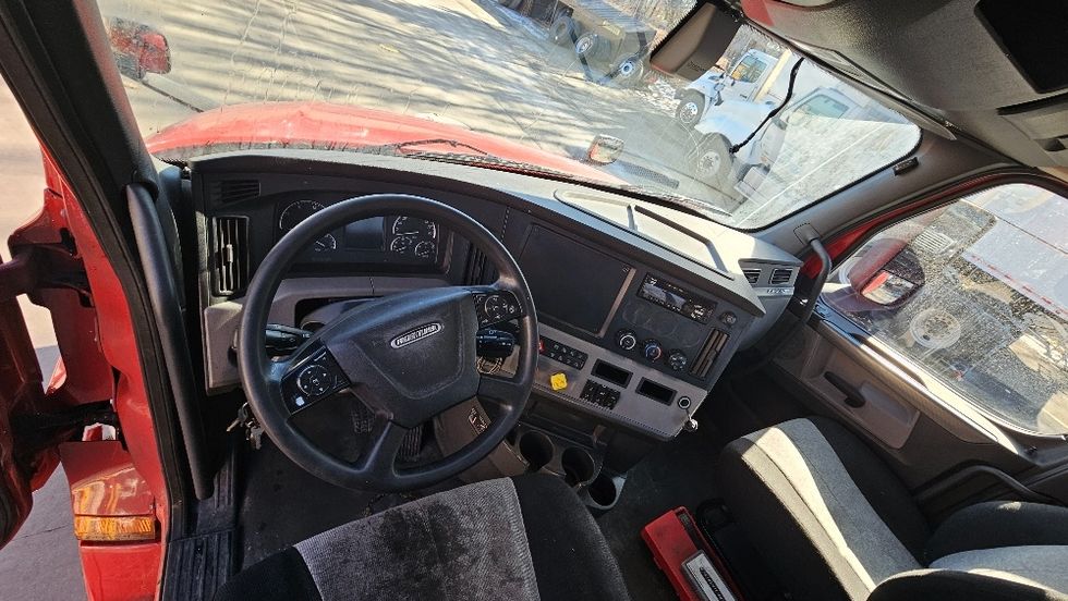 Day Cab Tractor-Heavy Duty Tractors-Freightliner-2019-T12664ST-Edison-NJ-265,710\n\t\tmiles-$ 50,000 - Image 11
