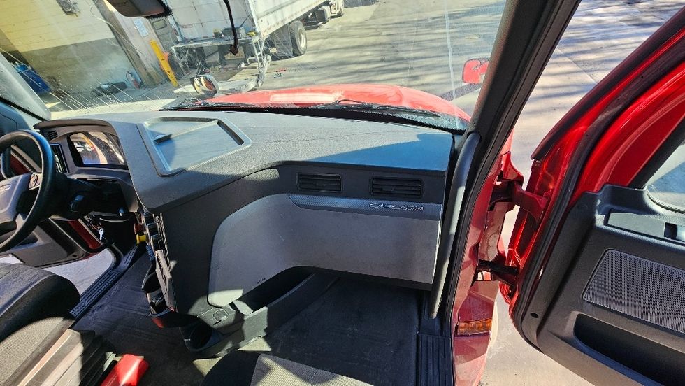 Day Cab Tractor-Heavy Duty Tractors-Freightliner-2019-T12664ST-Edison-NJ-265,710\n\t\tmiles-$ 50,000 - Image 13