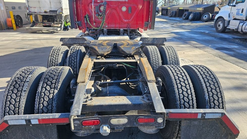 Day Cab Tractor-Heavy Duty Tractors-Freightliner-2019-T12664ST-Edison-NJ-265,710\n\t\tmiles-$ 50,000 - Image 6