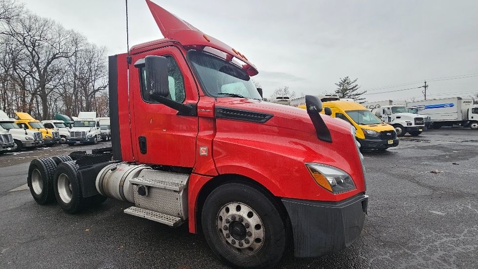 Day Cab Tractor-Heavy Duty Tractors-Freightliner-2019-T12664ST-Edison-NJ-267,341\n\t\tmiles-$ 58,000 - Image 1