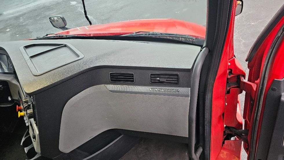 Day Cab Tractor-Heavy Duty Tractors-Freightliner-2019-T12664ST-Edison-NJ-267,341\n\t\tmiles-$ 58,000 - Image 13