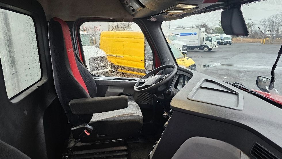 Day Cab Tractor-Heavy Duty Tractors-Freightliner-2019-T12664ST-Edison-NJ-267,341\n\t\tmiles-$ 58,000 - Image 14