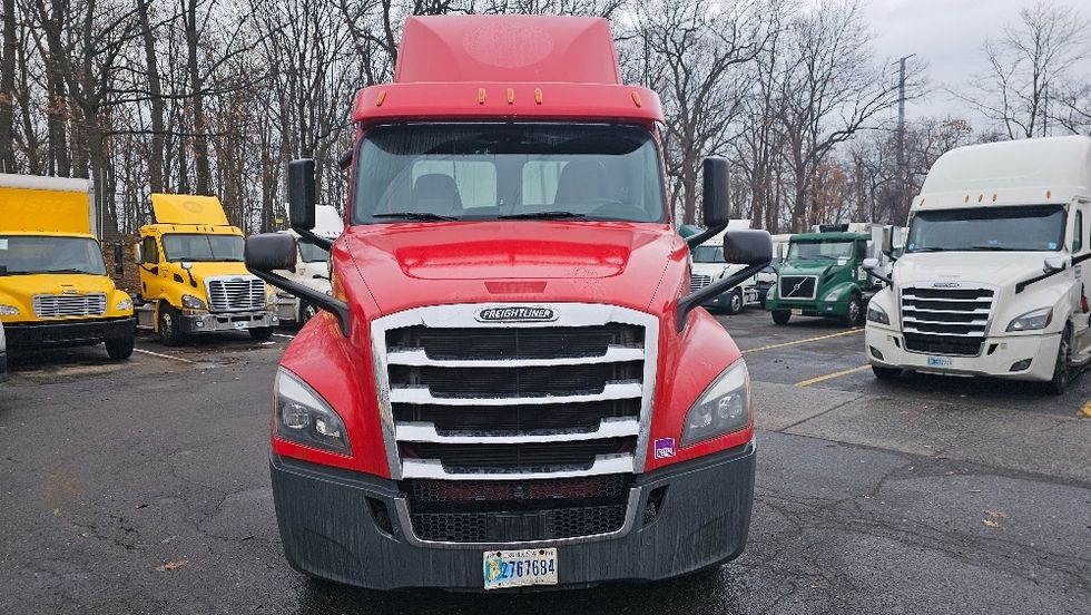 Day Cab Tractor-Heavy Duty Tractors-Freightliner-2019-T12664ST-Edison-NJ-267,341\n\t\tmiles-$ 58,000 - Image 2