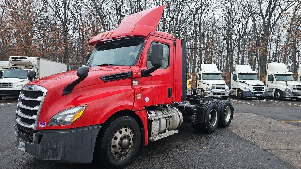 Day Cab Tractor-Heavy Duty Tractors-Freightliner-2019-T12664ST-Edison-NJ-267,341\n\t\tmiles-$ 58,000 - Image 3
