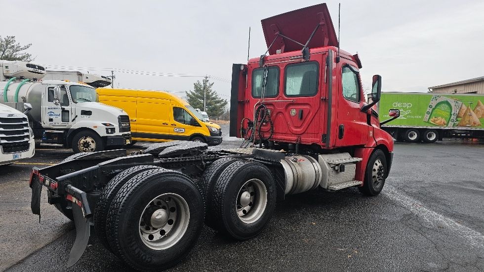 Day Cab Tractor-Heavy Duty Tractors-Freightliner-2019-T12664ST-Edison-NJ-267,341\n\t\tmiles-$ 58,000 - Image 7
