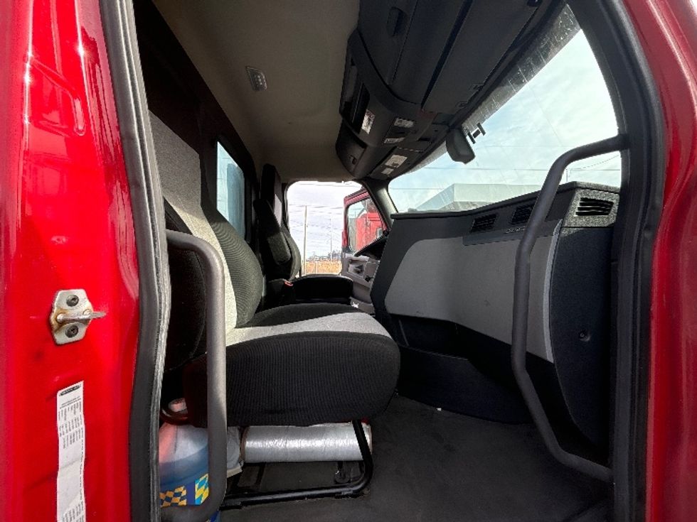 Day Cab Tractor-Heavy Duty Tractors-Freightliner-2019-T12664ST-Edison-NJ-275,402\n\t\tmiles-$ 53,500 - Image 12