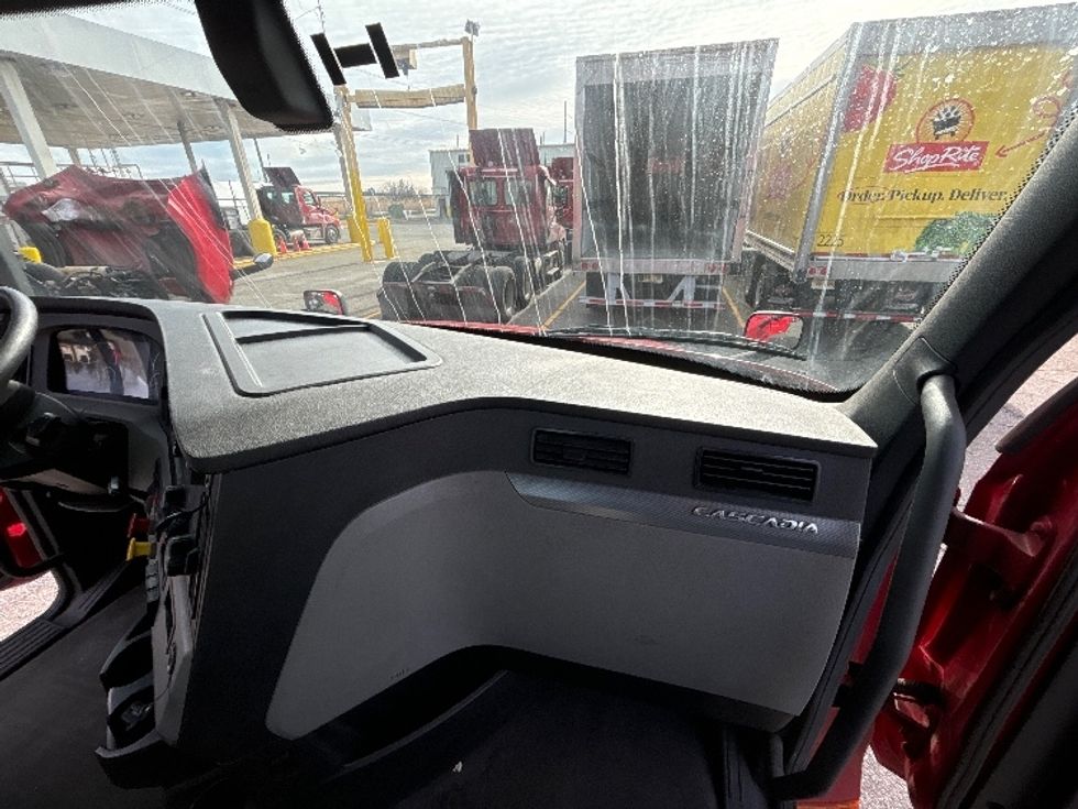 Day Cab Tractor-Heavy Duty Tractors-Freightliner-2019-T12664ST-Edison-NJ-275,402\n\t\tmiles-$ 53,500 - Image 13