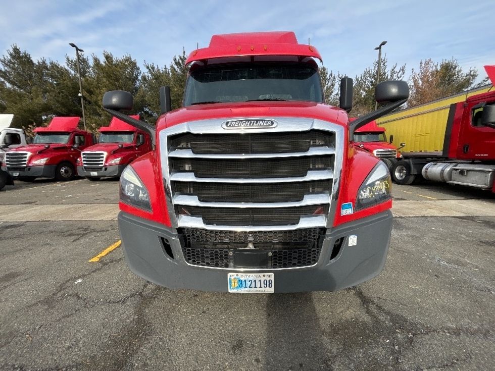 Day Cab Tractor-Heavy Duty Tractors-Freightliner-2019-T12664ST-Edison-NJ-275,402\n\t\tmiles-$ 53,500 - Image 2