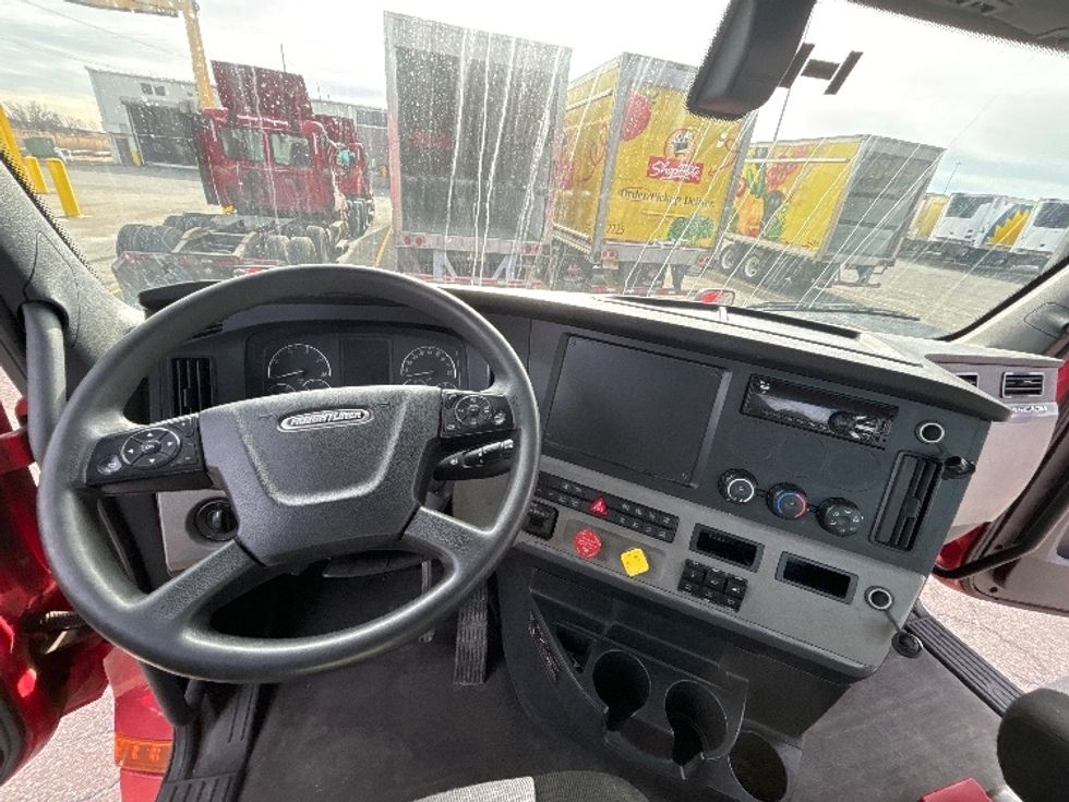 Day Cab Tractor-Heavy Duty Tractors-Freightliner-2019-T12664ST-Edison-NJ-276,584\n\t\tmiles-$ 49,500 - Image 11