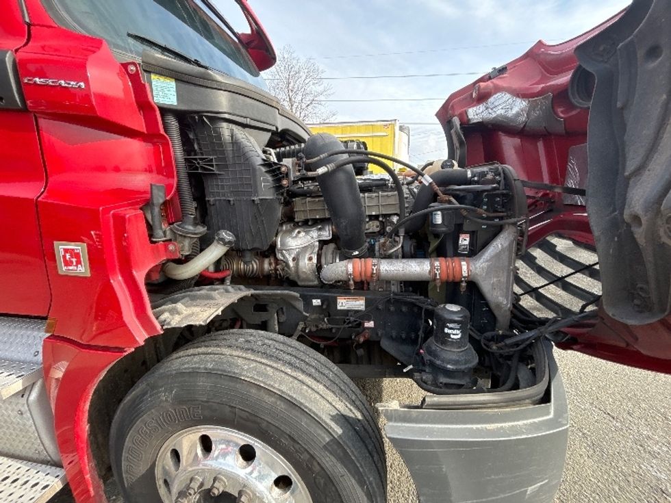 Day Cab Tractor-Heavy Duty Tractors-Freightliner-2019-T12664ST-Edison-NJ-276,584\n\t\tmiles-$ 49,500 - Image 15
