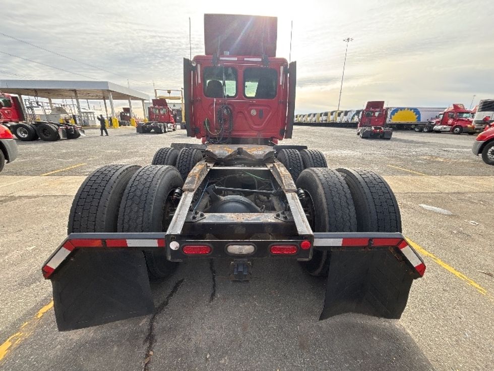 Day Cab Tractor-Heavy Duty Tractors-Freightliner-2019-T12664ST-Edison-NJ-276,584\n\t\tmiles-$ 49,500 - Image 6