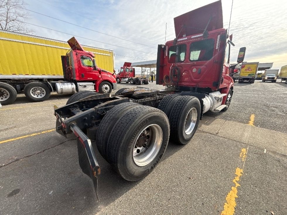 Day Cab Tractor-Heavy Duty Tractors-Freightliner-2019-T12664ST-Edison-NJ-276,584\n\t\tmiles-$ 49,500 - Image 7