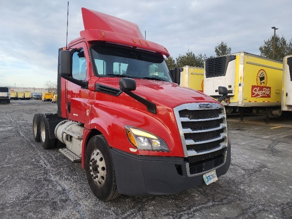 Day Cab Tractor-Heavy Duty Tractors-Freightliner-2019-T12664ST-Edison-NJ-277,022\n\t\tmiles-$ 53,500 - Image 1