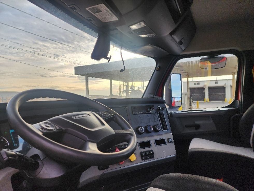 Day Cab Tractor-Heavy Duty Tractors-Freightliner-2019-T12664ST-Edison-NJ-277,022\n\t\tmiles-$ 53,500 - Image 10