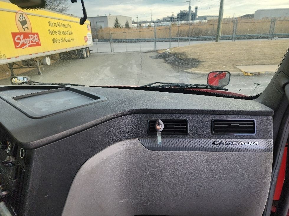 Day Cab Tractor-Heavy Duty Tractors-Freightliner-2019-T12664ST-Edison-NJ-277,022\n\t\tmiles-$ 53,500 - Image 13