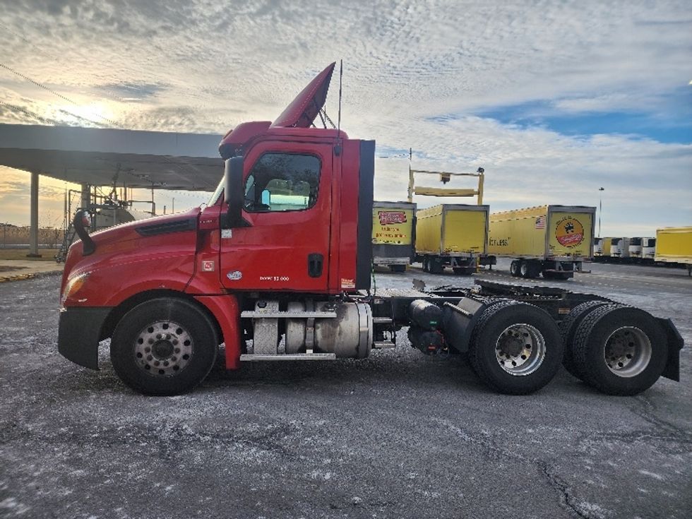 Day Cab Tractor-Heavy Duty Tractors-Freightliner-2019-T12664ST-Edison-NJ-277,022\n\t\tmiles-$ 53,500 - Image 4