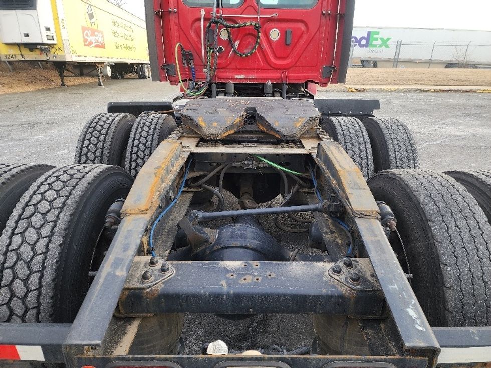 Day Cab Tractor-Heavy Duty Tractors-Freightliner-2019-T12664ST-Edison-NJ-277,022\n\t\tmiles-$ 53,500 - Image 6