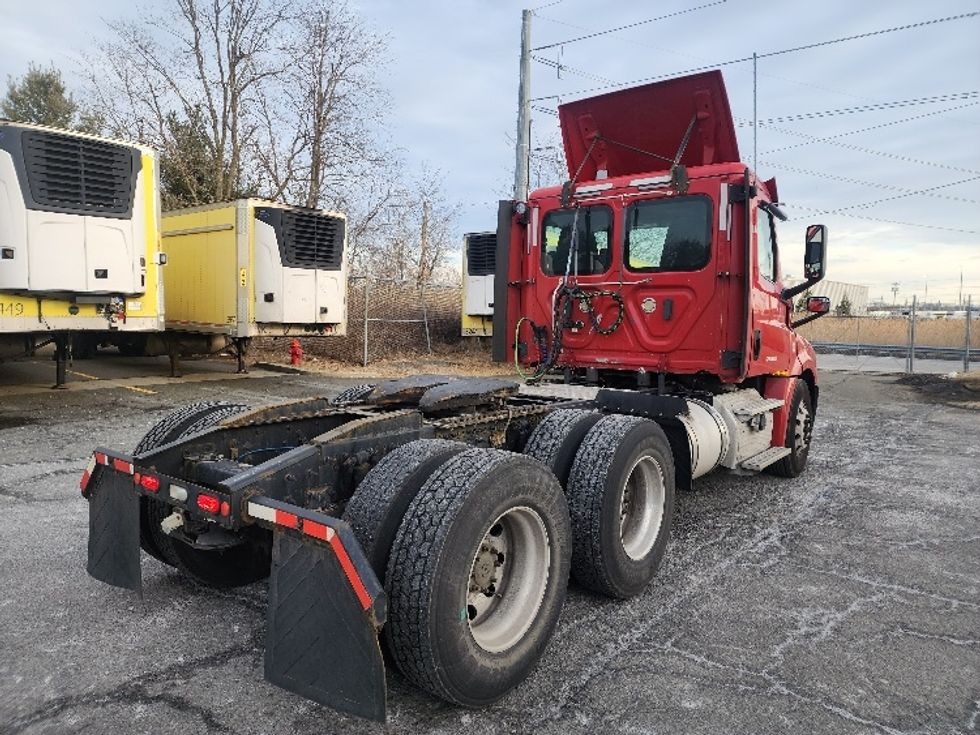 Day Cab Tractor-Heavy Duty Tractors-Freightliner-2019-T12664ST-Edison-NJ-277,022\n\t\tmiles-$ 53,500 - Image 7