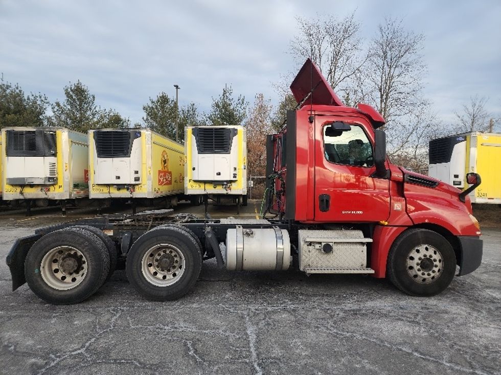 Day Cab Tractor-Heavy Duty Tractors-Freightliner-2019-T12664ST-Edison-NJ-277,022\n\t\tmiles-$ 53,500 - Image 8
