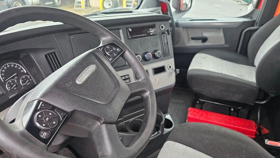 Day Cab Tractor-Heavy Duty Tractors-Freightliner-2019-T12664ST-Edison-NJ-290,462\n\t\tmiles-$ 52,500 - Image 10