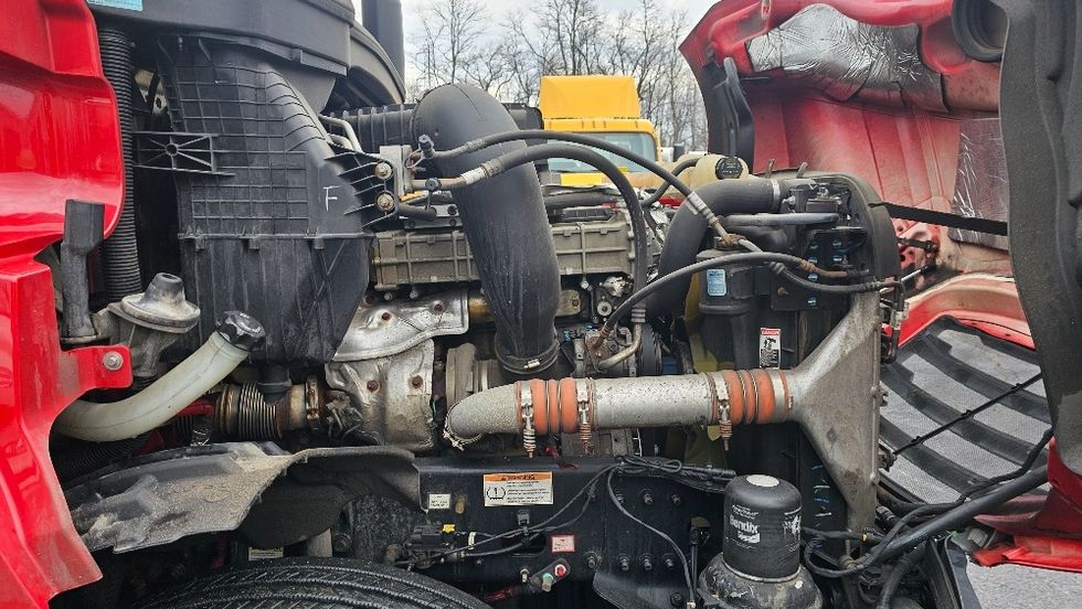 Day Cab Tractor-Heavy Duty Tractors-Freightliner-2019-T12664ST-Edison-NJ-290,462\n\t\tmiles-$ 52,500 - Image 15