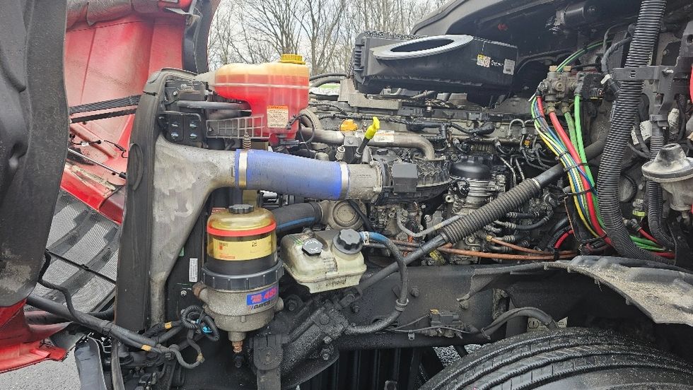 Day Cab Tractor-Heavy Duty Tractors-Freightliner-2019-T12664ST-Edison-NJ-290,462\n\t\tmiles-$ 52,500 - Image 16