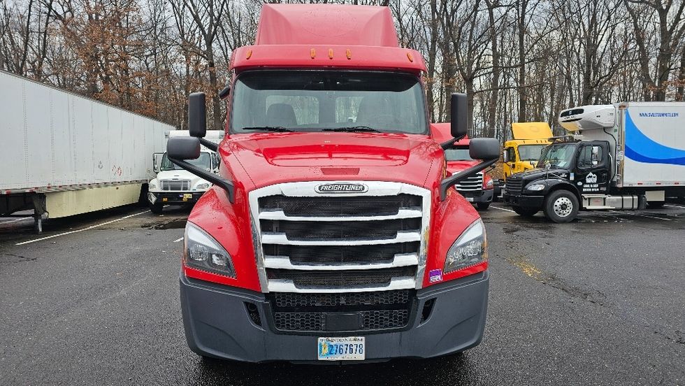Day Cab Tractor-Heavy Duty Tractors-Freightliner-2019-T12664ST-Edison-NJ-290,462\n\t\tmiles-$ 52,500 - Image 2