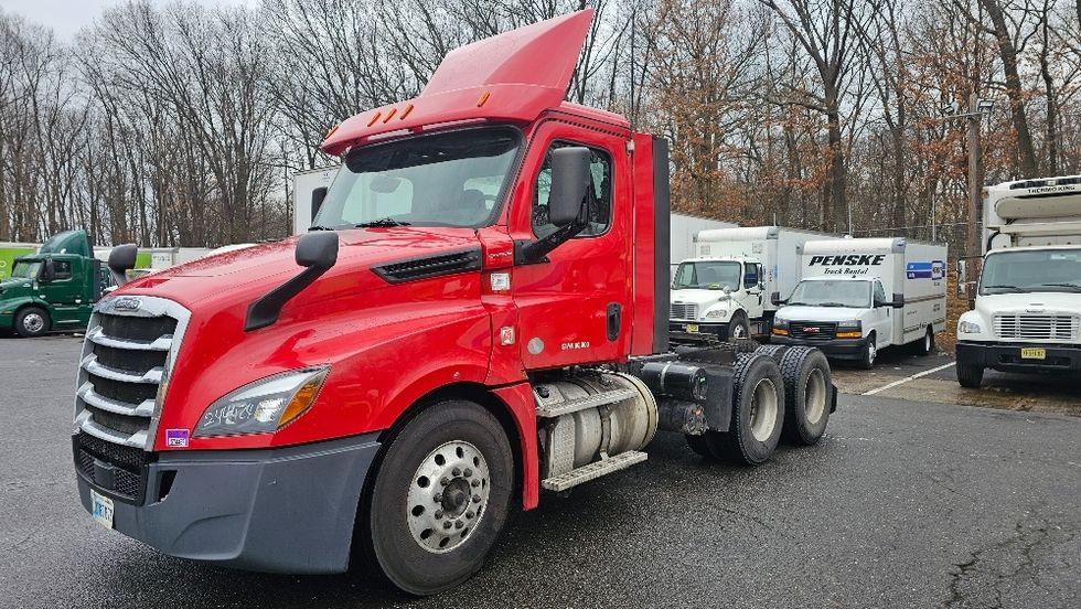Day Cab Tractor-Heavy Duty Tractors-Freightliner-2019-T12664ST-Edison-NJ-290,462\n\t\tmiles-$ 52,500 - Image 3