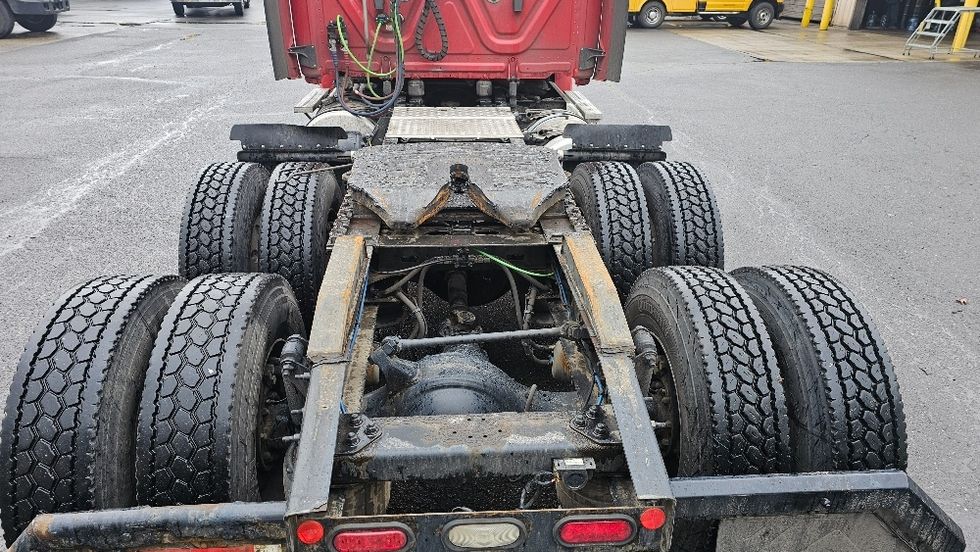 Day Cab Tractor-Heavy Duty Tractors-Freightliner-2019-T12664ST-Edison-NJ-290,462\n\t\tmiles-$ 52,500 - Image 6