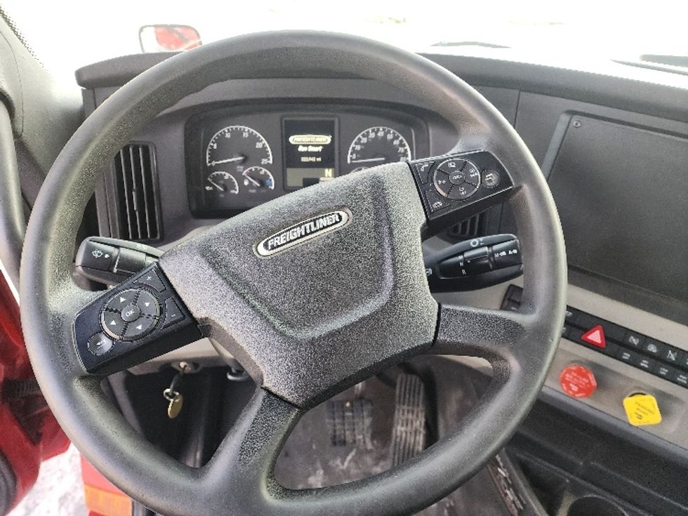 Day Cab Tractor-Heavy Duty Tractors-Freightliner-2019-T12664ST-Edison-NJ-319,672\n\t\tmiles-$ 51,250 - Image 11