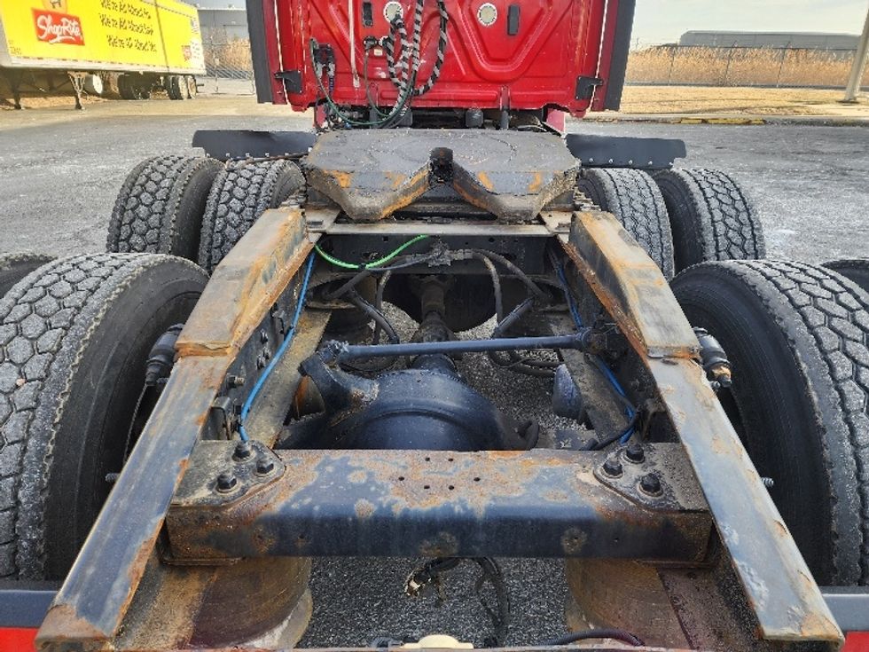 Day Cab Tractor-Heavy Duty Tractors-Freightliner-2019-T12664ST-Edison-NJ-319,672\n\t\tmiles-$ 51,250 - Image 6