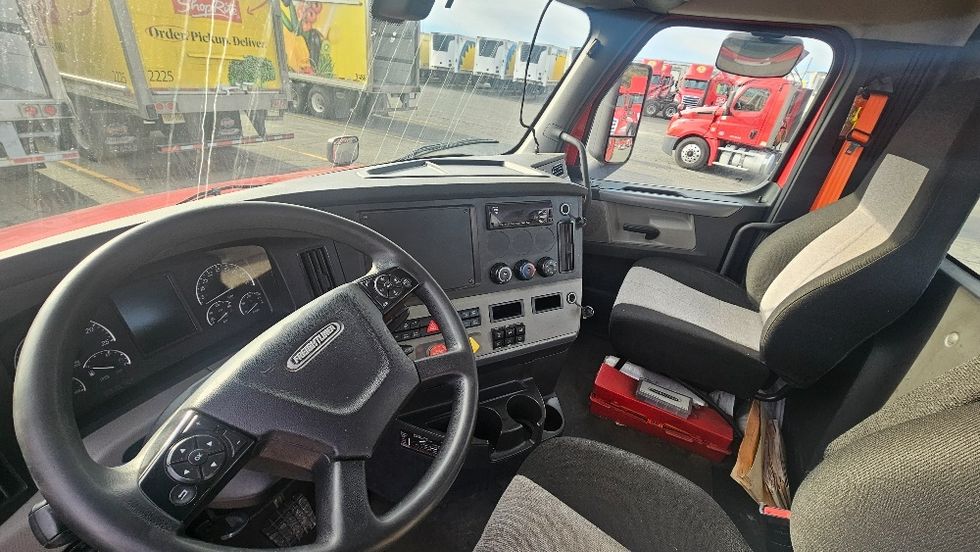 Day Cab Tractor-Heavy Duty Tractors-Freightliner-2019-T12664ST-Edison-NJ-350,691\n\t\tmiles-$ 45,250 - Image 10