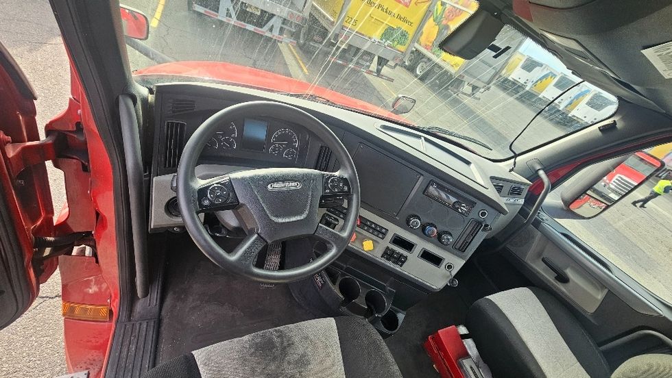 Day Cab Tractor-Heavy Duty Tractors-Freightliner-2019-T12664ST-Edison-NJ-350,691\n\t\tmiles-$ 45,250 - Image 11