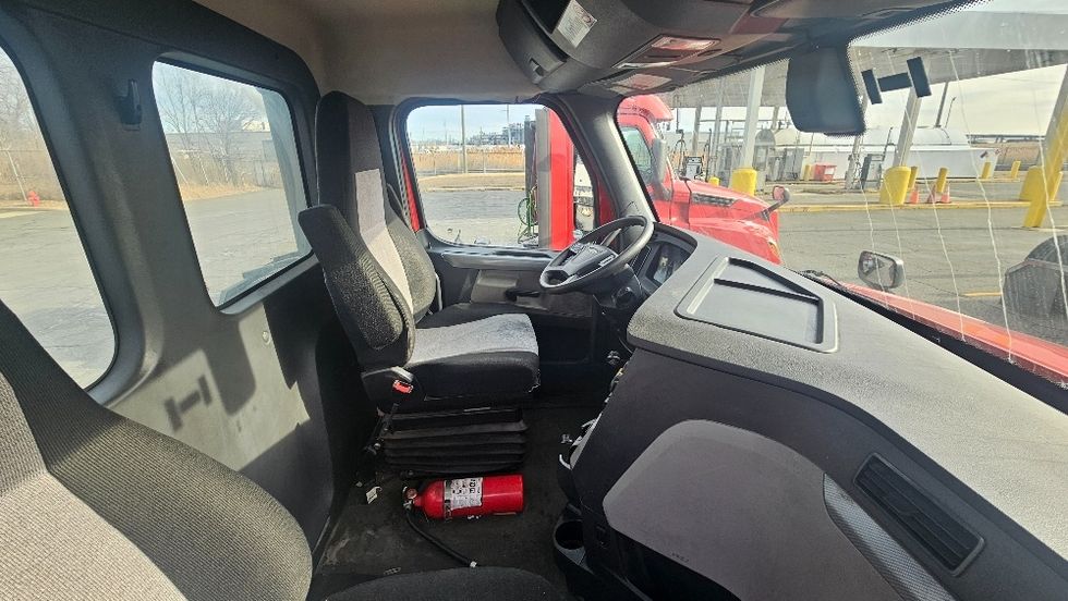 Day Cab Tractor-Heavy Duty Tractors-Freightliner-2019-T12664ST-Edison-NJ-350,691\n\t\tmiles-$ 45,250 - Image 14