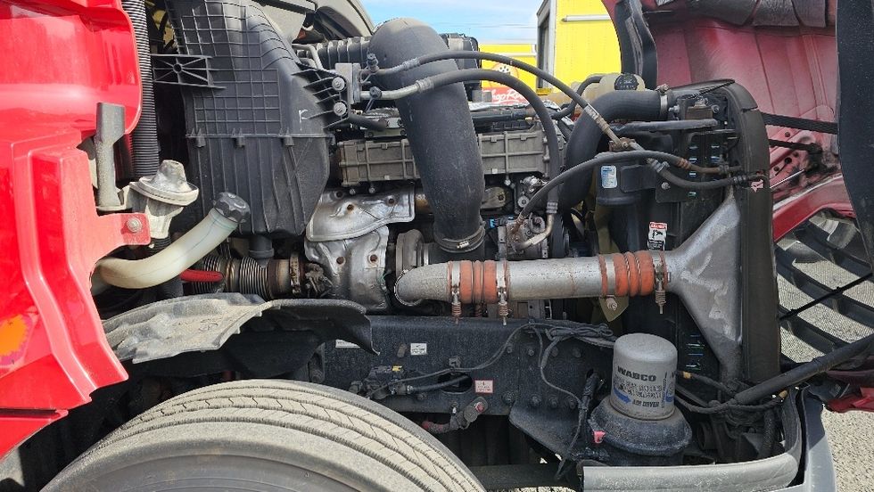 Day Cab Tractor-Heavy Duty Tractors-Freightliner-2019-T12664ST-Edison-NJ-350,691\n\t\tmiles-$ 45,250 - Image 15