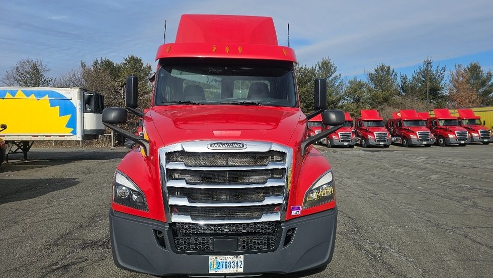 Day Cab Tractor-Heavy Duty Tractors-Freightliner-2019-T12664ST-Edison-NJ-350,691\n\t\tmiles-$ 45,250 - Image 2