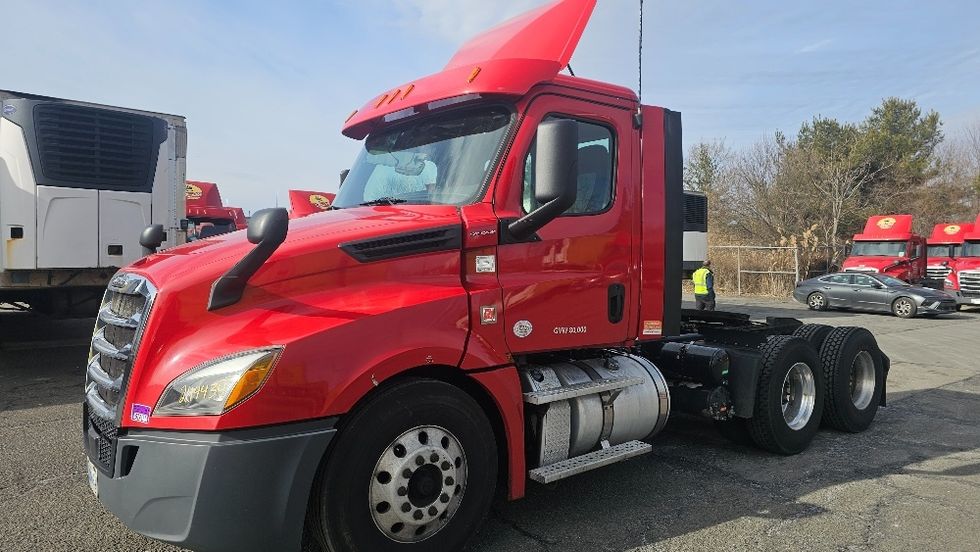 Day Cab Tractor-Heavy Duty Tractors-Freightliner-2019-T12664ST-Edison-NJ-350,691\n\t\tmiles-$ 45,250 - Image 3