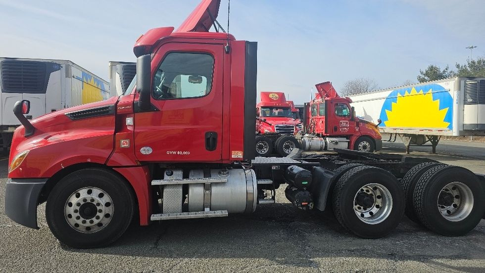 Day Cab Tractor-Heavy Duty Tractors-Freightliner-2019-T12664ST-Edison-NJ-350,691\n\t\tmiles-$ 45,250 - Image 4