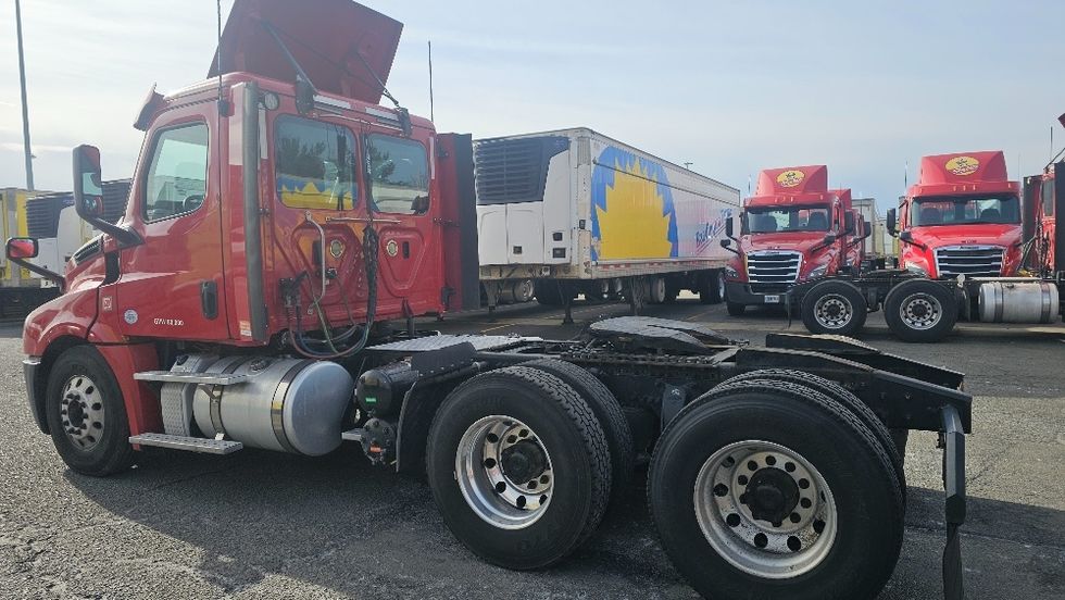 Day Cab Tractor-Heavy Duty Tractors-Freightliner-2019-T12664ST-Edison-NJ-350,691\n\t\tmiles-$ 45,250 - Image 5