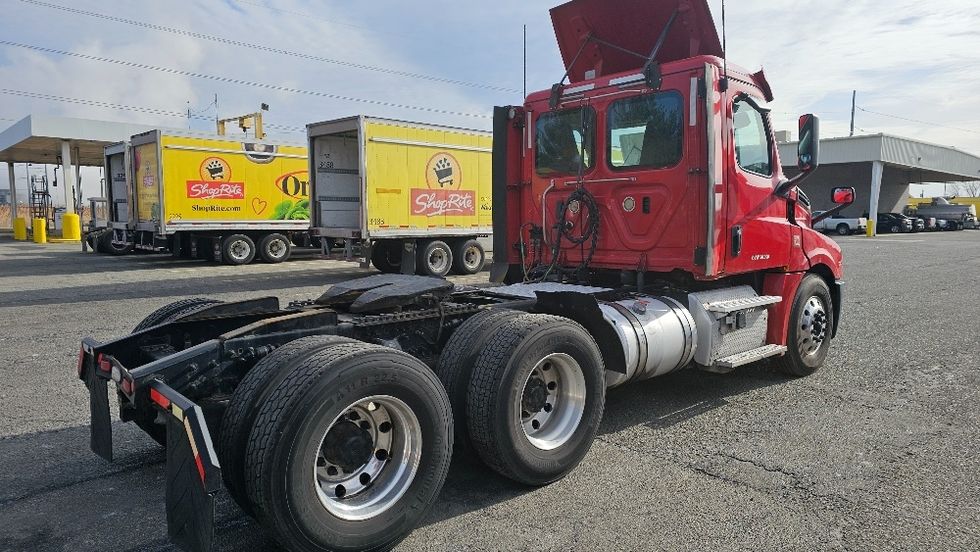 Day Cab Tractor-Heavy Duty Tractors-Freightliner-2019-T12664ST-Edison-NJ-350,691\n\t\tmiles-$ 45,250 - Image 7