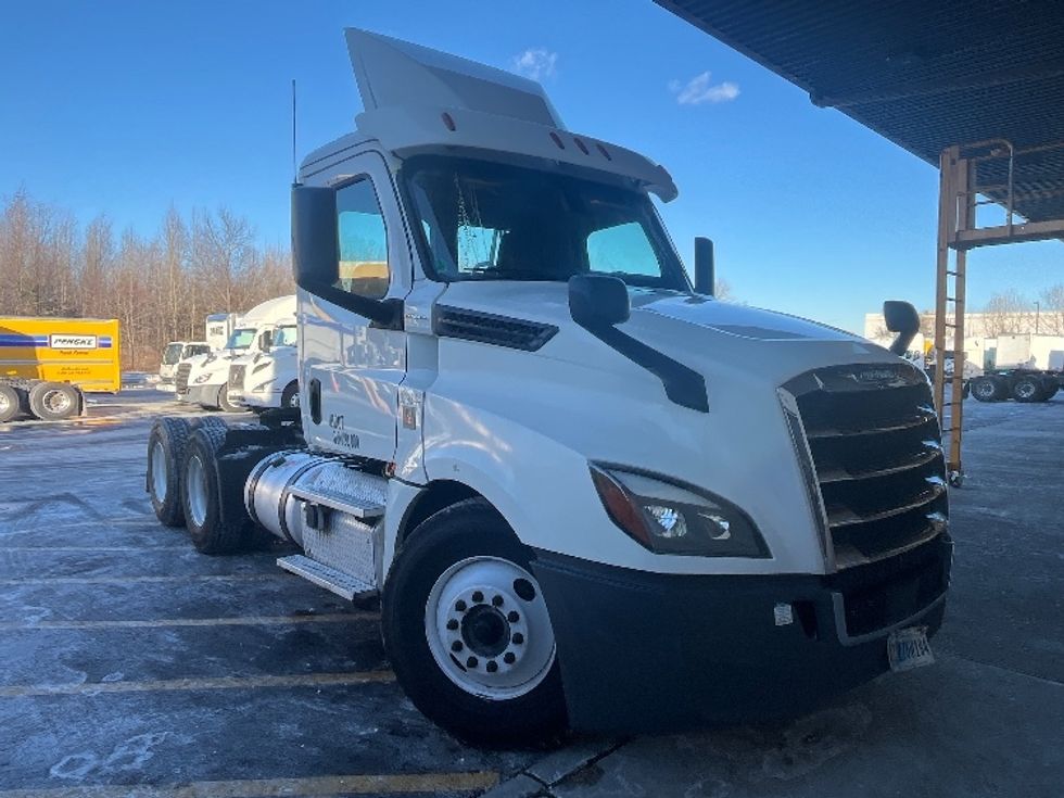 Day Cab Tractor-Heavy Duty Tractors-Freightliner-2019-T12664ST-Edison-NJ-388,133\n\t\tmiles-$ 34,500 - Image 1