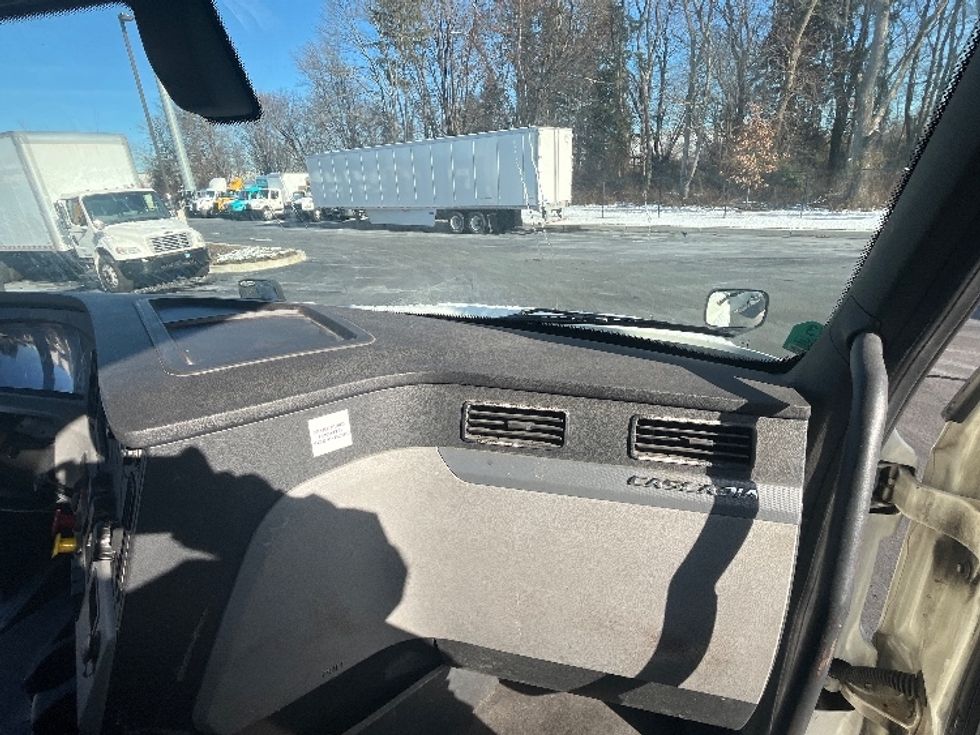 Day Cab Tractor-Heavy Duty Tractors-Freightliner-2019-T12664ST-Edison-NJ-388,133\n\t\tmiles-$ 34,500 - Image 13