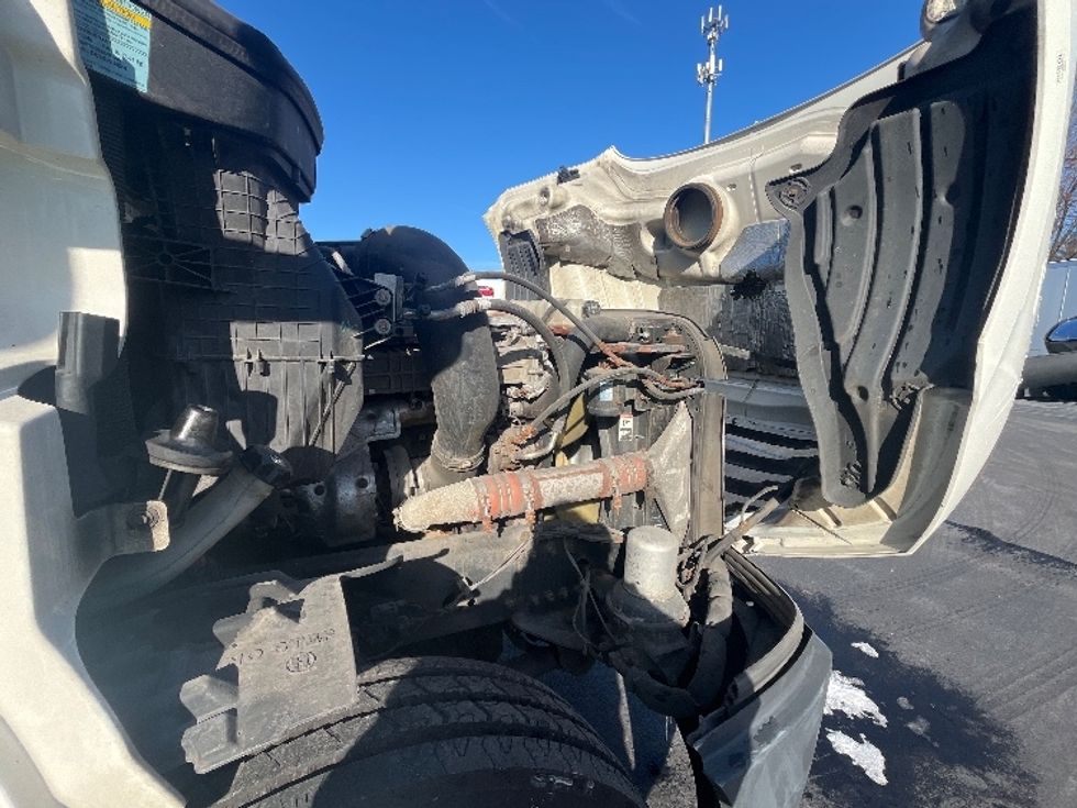 Day Cab Tractor-Heavy Duty Tractors-Freightliner-2019-T12664ST-Edison-NJ-388,133\n\t\tmiles-$ 34,500 - Image 15