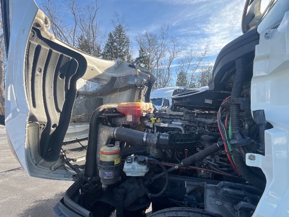 Day Cab Tractor-Heavy Duty Tractors-Freightliner-2019-T12664ST-Edison-NJ-388,133\n\t\tmiles-$ 34,500 - Image 16