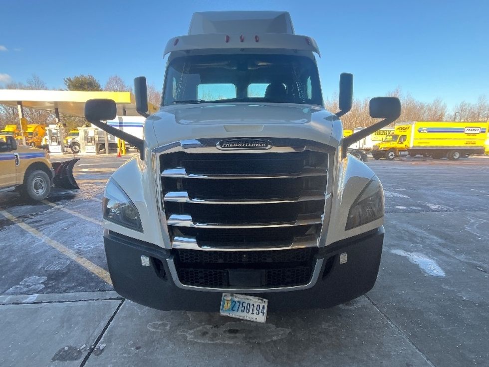 Day Cab Tractor-Heavy Duty Tractors-Freightliner-2019-T12664ST-Edison-NJ-388,133\n\t\tmiles-$ 34,500 - Image 2