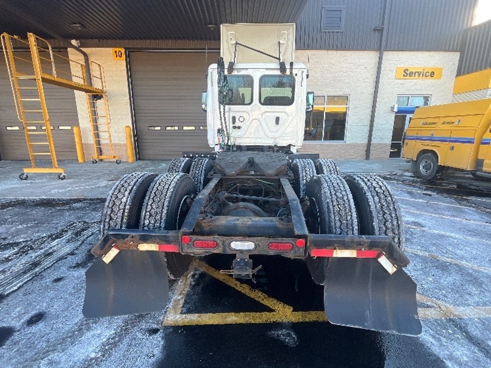 Day Cab Tractor-Heavy Duty Tractors-Freightliner-2019-T12664ST-Edison-NJ-388,133\n\t\tmiles-$ 34,500 - Image 6