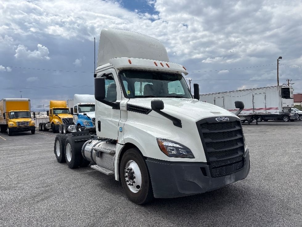 2019 Freightliner Cascadia 125" Sleeper Cab photo 18