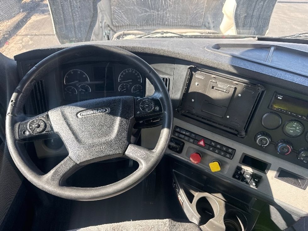 Day Cab Tractor-Heavy Duty Tractors-Freightliner-2019-T12664ST-El Paso-TX-221,983\n\t\tmiles-$ 57,500 - Image 11