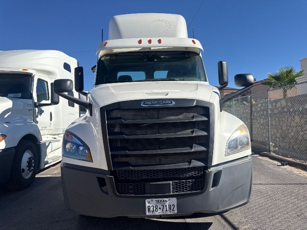 Day Cab Tractor-Heavy Duty Tractors-Freightliner-2019-T12664ST-El Paso-TX-221,983\n\t\tmiles-$ 57,500 - Image 2
