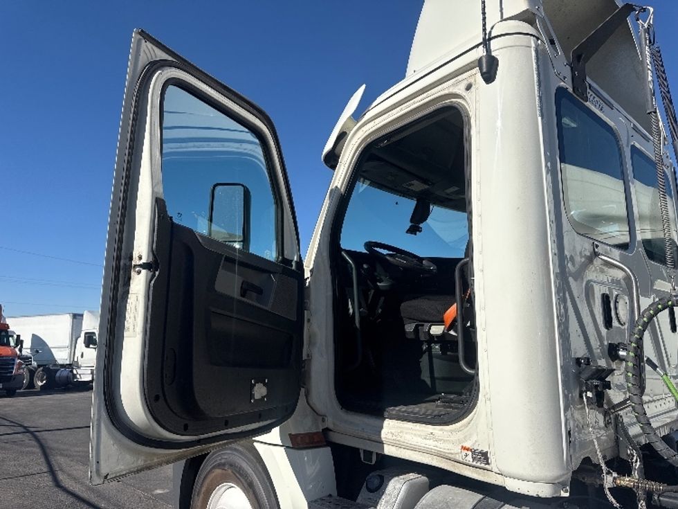 Day Cab Tractor-Heavy Duty Tractors-Freightliner-2019-T12664ST-El Paso-TX-221,983\n\t\tmiles-$ 57,500 - Image 9